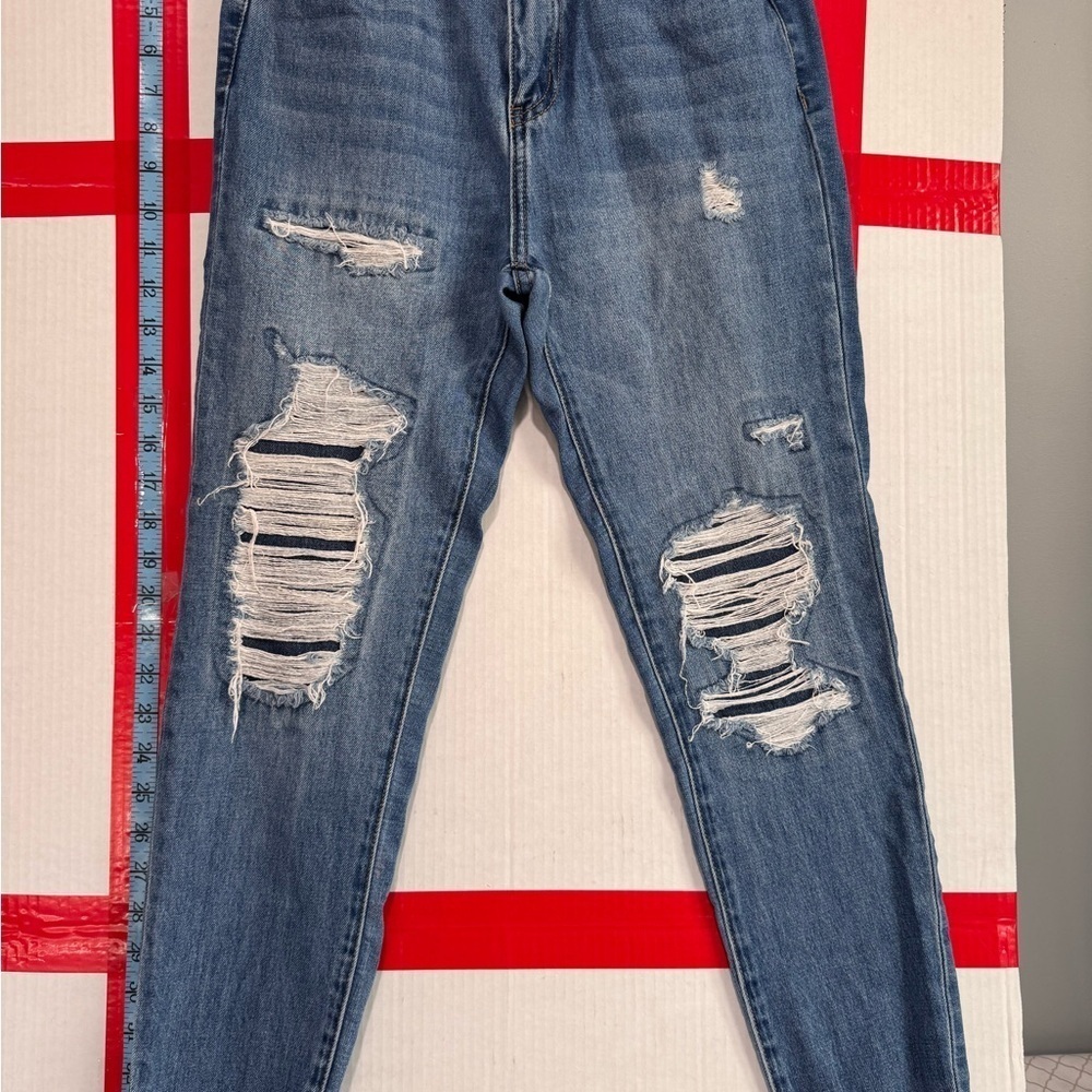 Trendy Distressed Cropped Jeans in Classic Blue Size 7/28